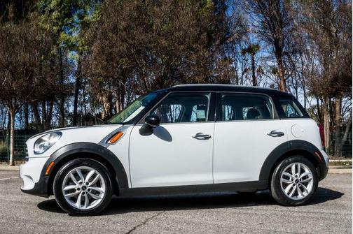 2012 MINI Cooper Countryman Base