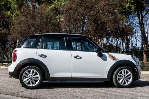 2012 MINI Cooper Countryman Base