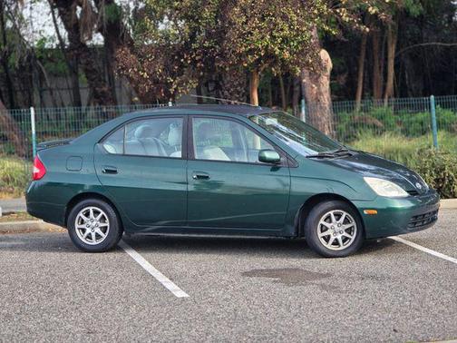 Electric Green Mica 2002 Toyota Prius Base