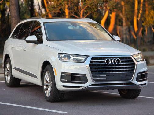 White 2017 Audi Q7 3.0T Premium