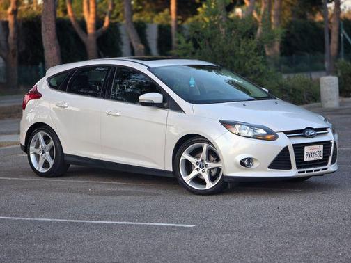 White Platinum Metallic Tri-Coat 2012 Ford Focus Titanium