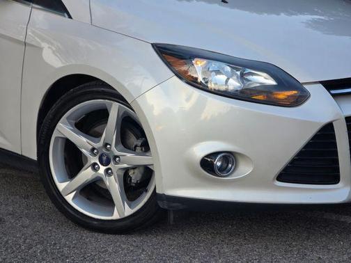 White Platinum Metallic Tri-Coat 2012 Ford Focus Titanium