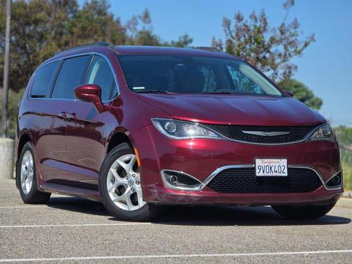 Velvet Red Pearlcoat 2018 Chrysler Pacifica Touring Plus