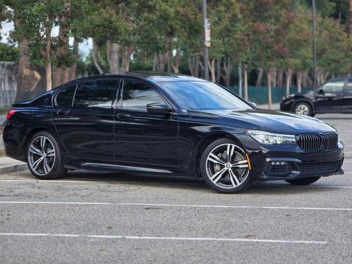 Black 2018 BMW 740 740i