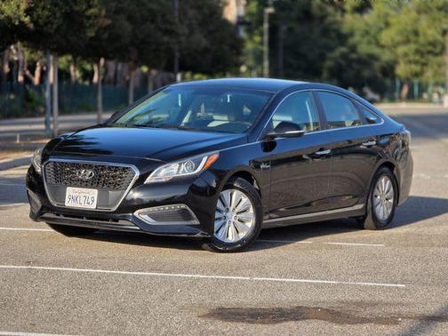 2017 Hyundai SONATA Hybrid SE