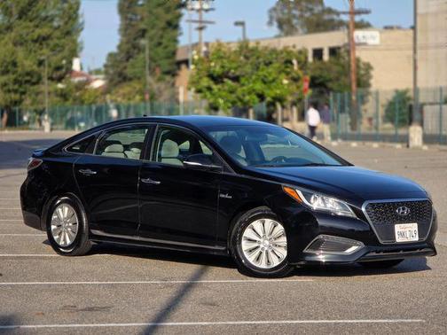2017 Hyundai SONATA Hybrid SE