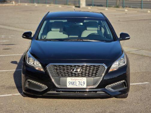 2017 Hyundai SONATA Hybrid SE