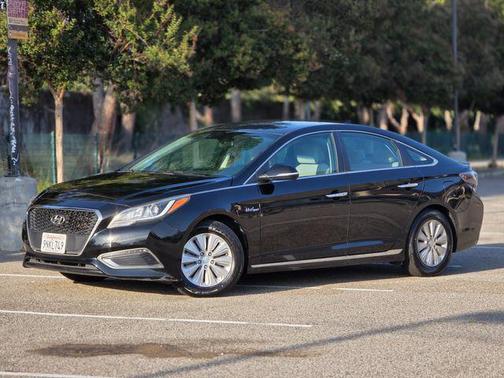 2017 Hyundai SONATA Hybrid SE
