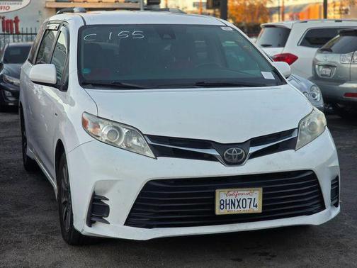 2018 Toyota Sienna LE