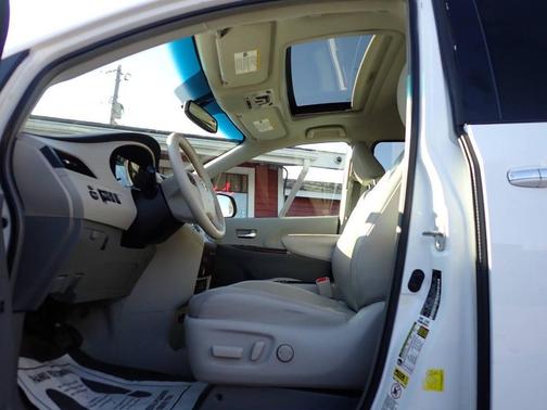 2013 Toyota Sienna XLE