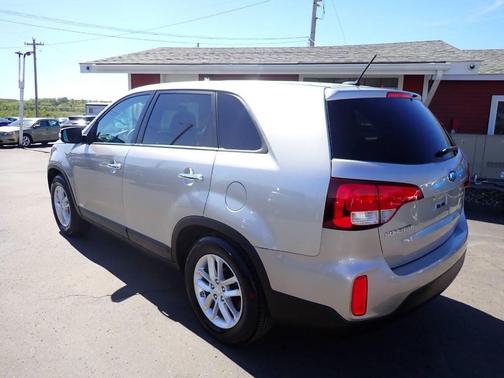 Silver 2015 Kia Sorento LX