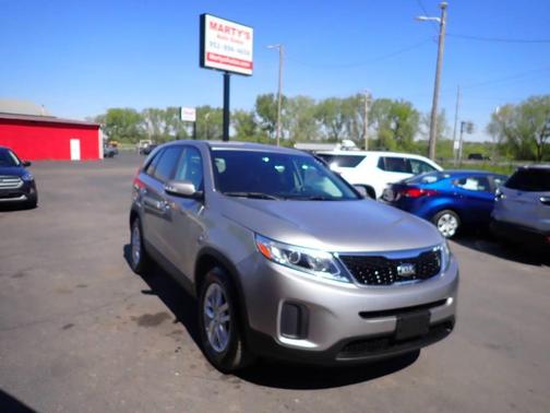 Silver 2015 Kia Sorento LX