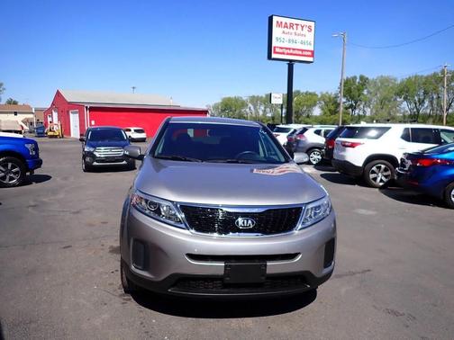 Silver 2015 Kia Sorento LX