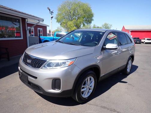 Silver 2015 Kia Sorento LX