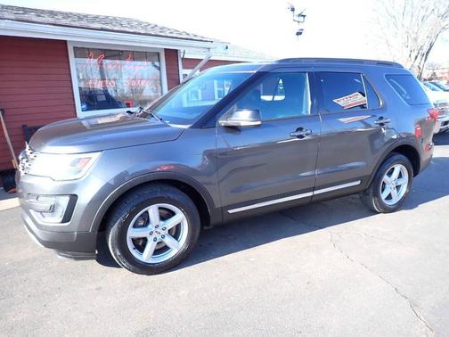 Gray 2016 Ford Explorer XLT