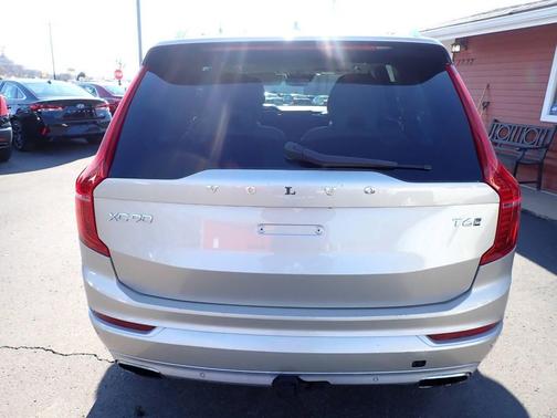 Champagne 2017 Volvo XC90 T6 Momentum