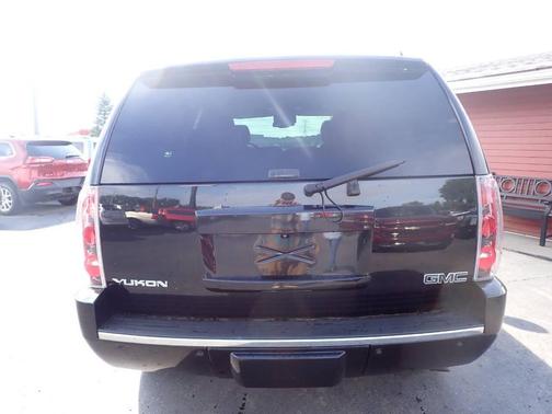 Black 2012 GMC Yukon Denali