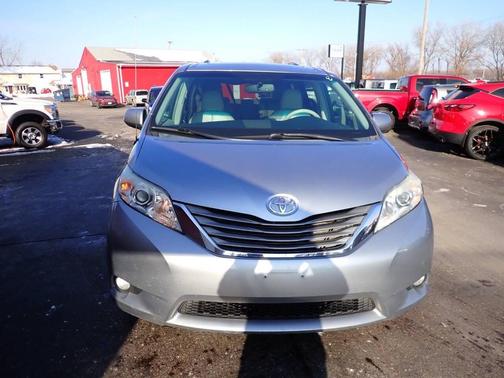 2013 Toyota Sienna XLE