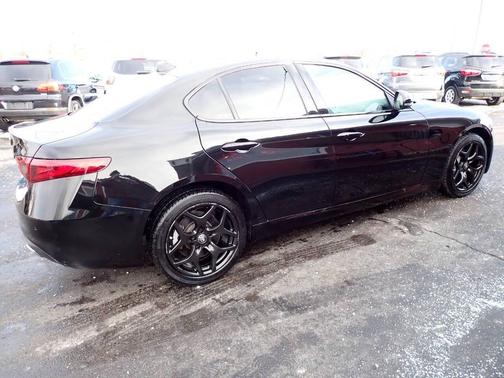 2021 Alfa Romeo Giulia Base