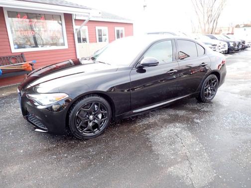 2021 Alfa Romeo Giulia Base