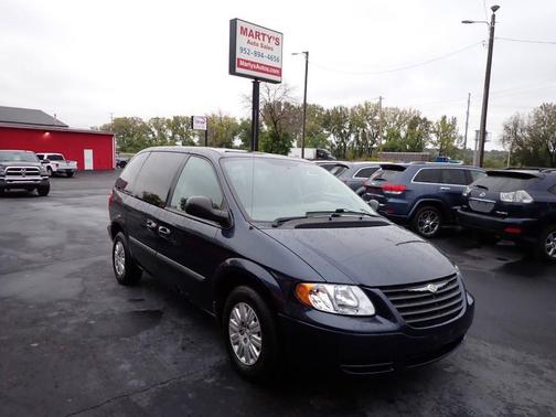 2007 Chrysler Town & Country Base
