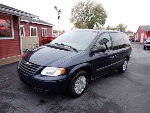 2007 Chrysler Town & Country Base