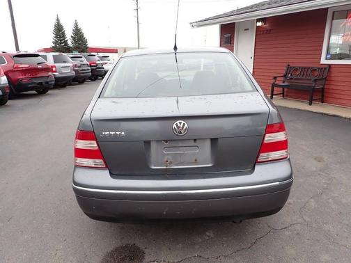 Gray 2005 Volkswagen Jetta GL