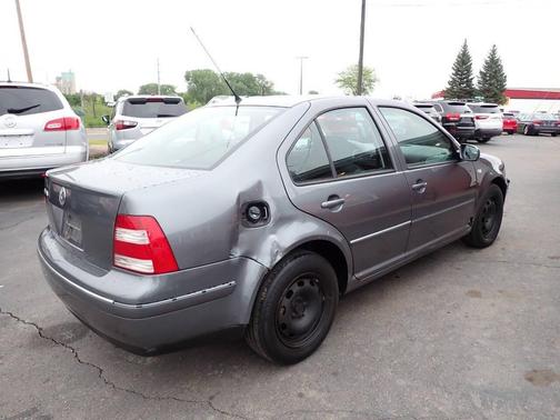 Gray 2005 Volkswagen Jetta GL