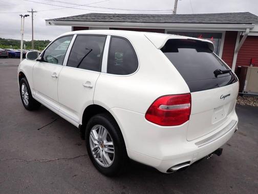 Off White 2008 Porsche Cayenne Cayenne