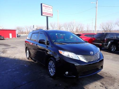 2016 Toyota Sienna XLE