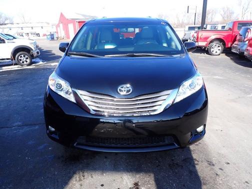 2016 Toyota Sienna XLE