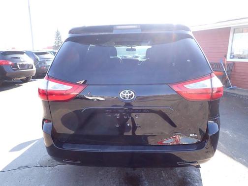 2016 Toyota Sienna XLE
