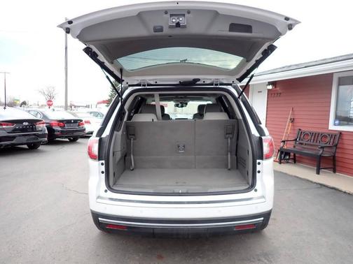 White 2016 GMC Acadia SLT-1