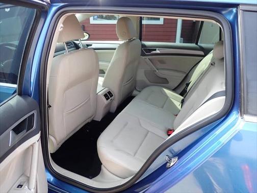 2015 Volkswagen Golf SportWagen TDI S 4-Door