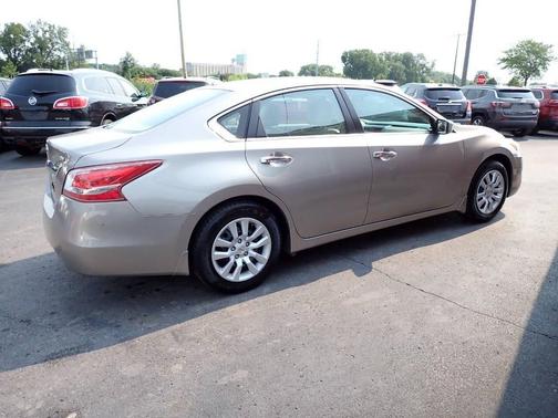 Tan 2013 Nissan Altima 2.5 SV