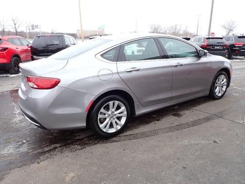 2016 Chrysler 200 Limited