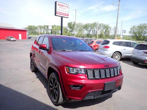 Burgundy 2018 Jeep Grand Cherokee Altitude
