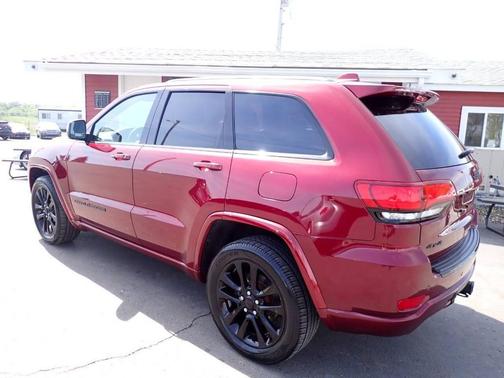 Burgundy 2018 Jeep Grand Cherokee Altitude