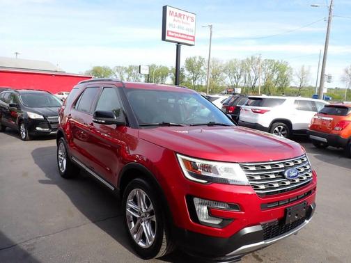 Red 2016 Ford Explorer XLT