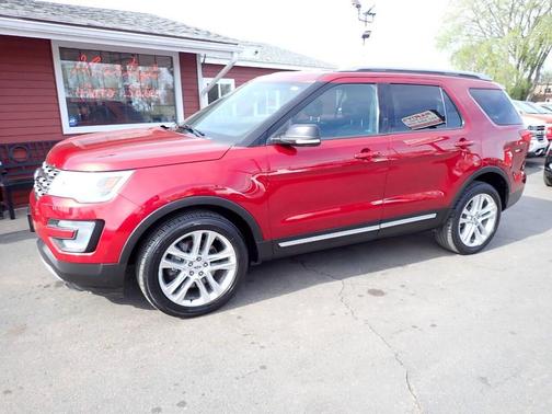 Red 2016 Ford Explorer XLT