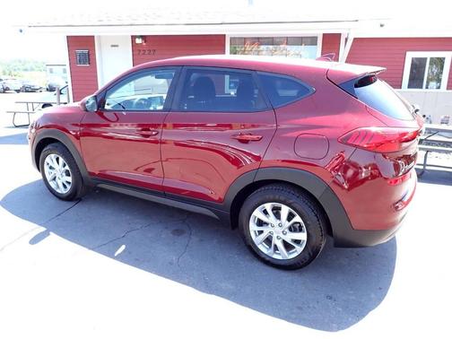 Red 2019 Hyundai TUCSON SE