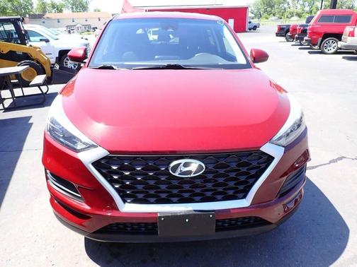 Red 2019 Hyundai TUCSON SE
