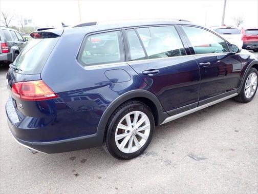 2017 Volkswagen Golf Alltrack TSI S