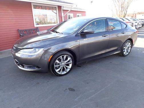 2016 Chrysler 200 S