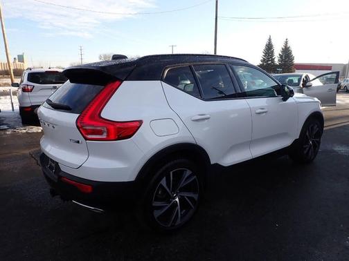 2020 Volvo XC40 T5 R-Design