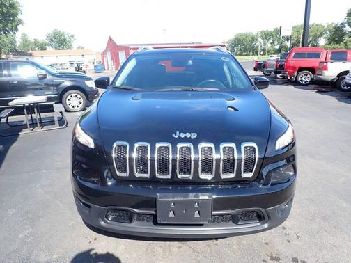 Black 2018 Jeep Cherokee Latitude Plus