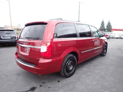 2013 Chrysler Town & Country Touring