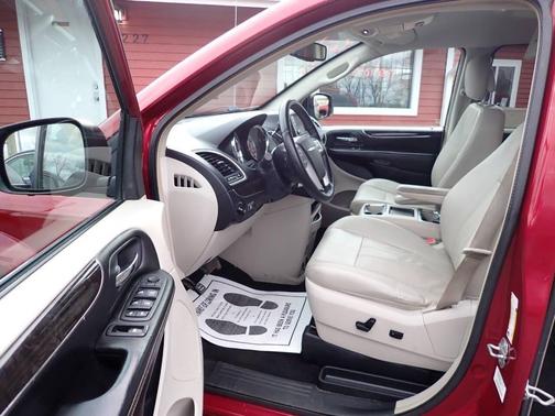 2013 Chrysler Town & Country Touring