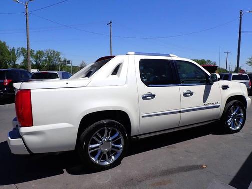 Off White 2007 Cadillac Escalade EXT Base