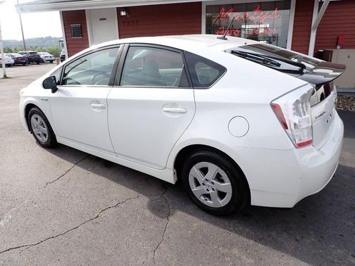 White 2010 Toyota Prius IV